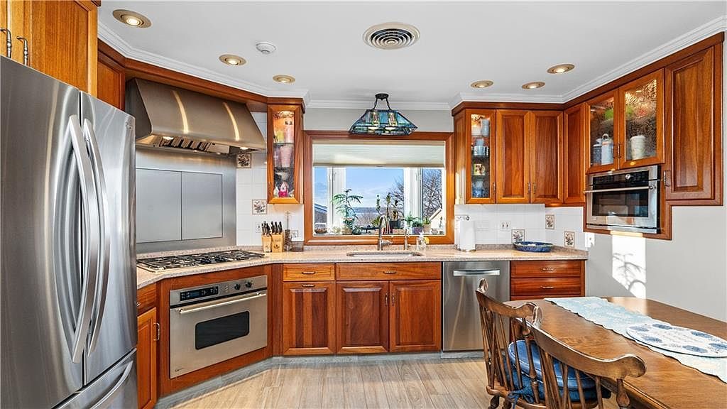 29 Robert St Tiverton, RI 02878  | Single Family