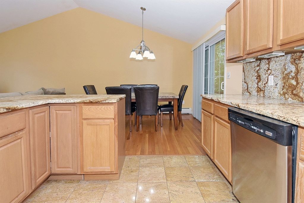 16 Sherwood Rd Worcester, MA 01602 | Single Family