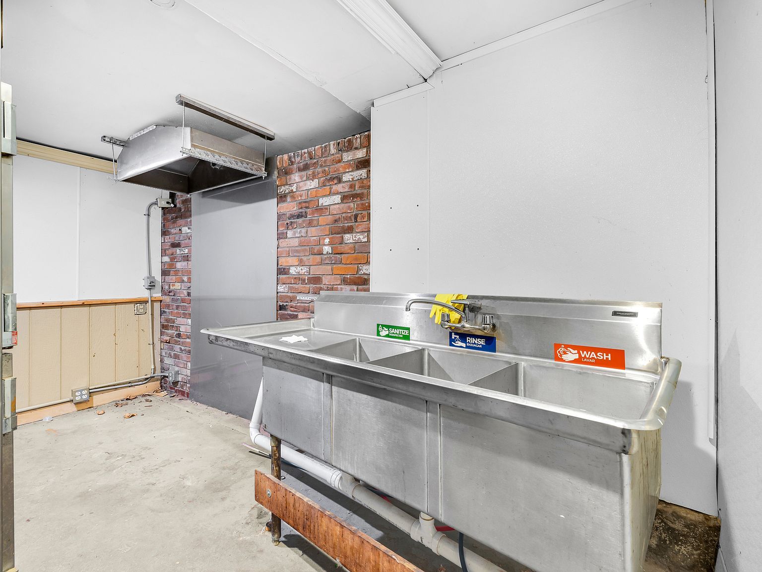 720 Main St Winsted, CT 06098  | Multi Family