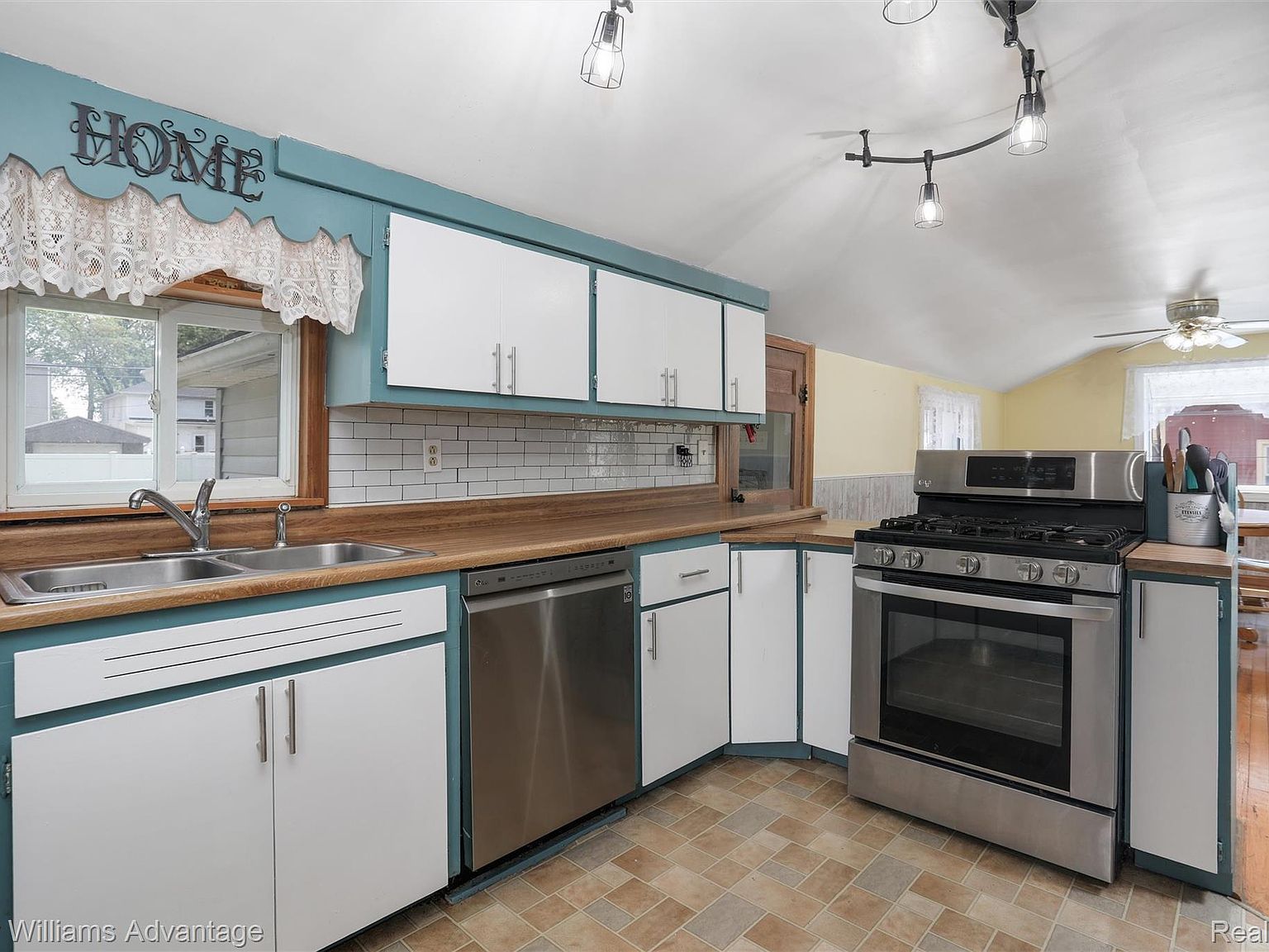 2931 4th St Trenton, MI 48183  | Single Family