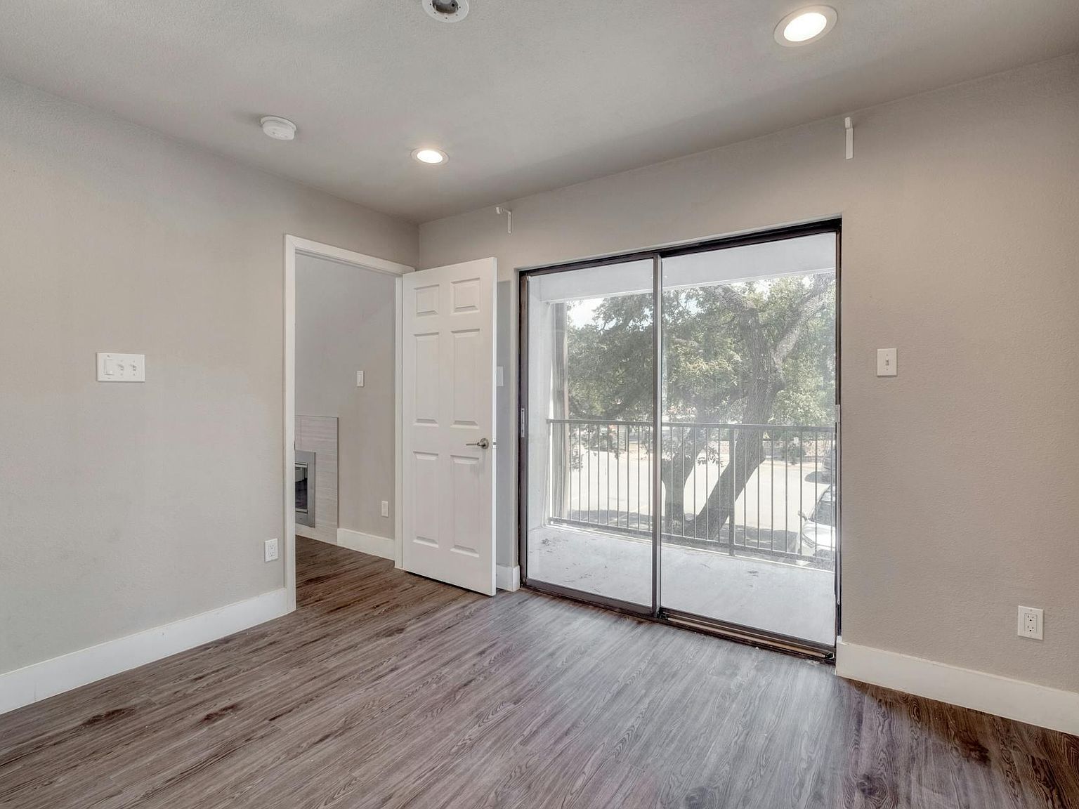 935 La Posada Dr #212 Austin, TX 78752  | Condominium