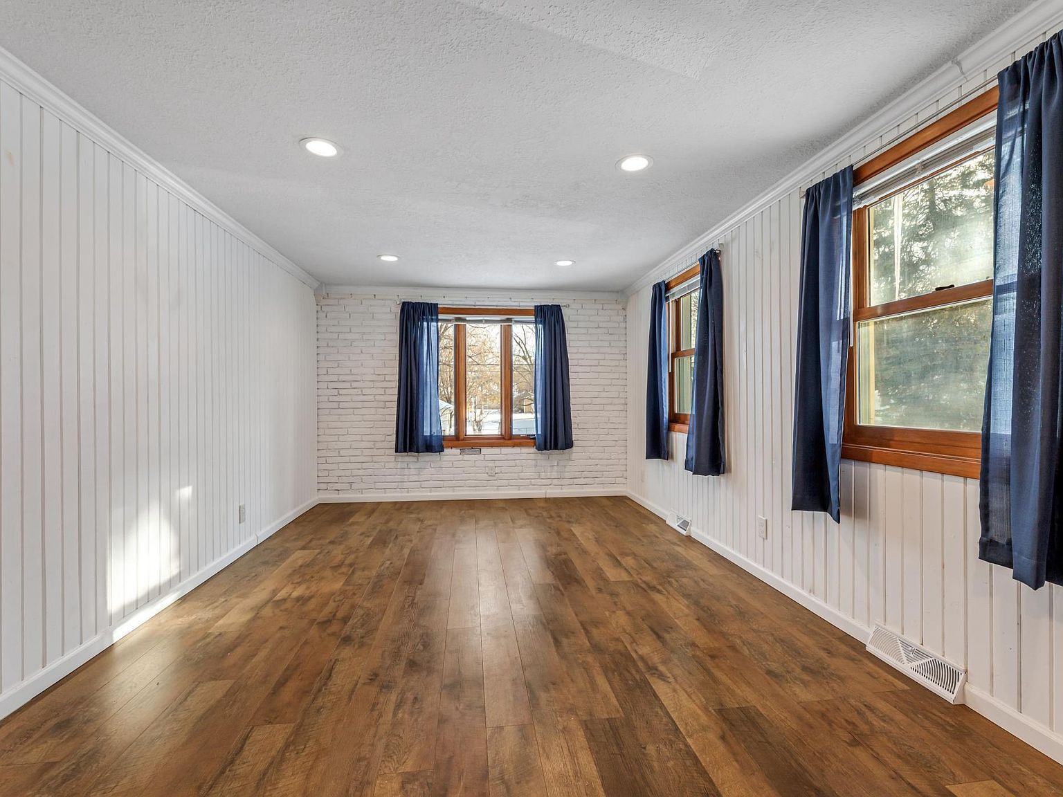 425 19th Ave SW Rochester, MN 55902  | Single Family