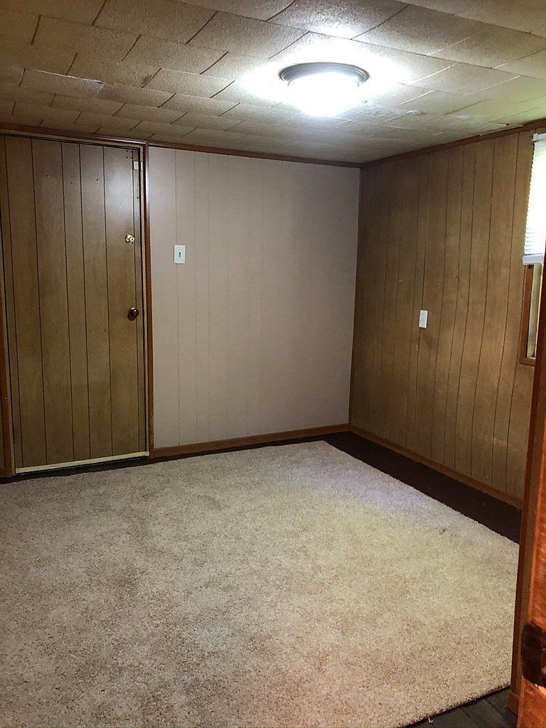 H 1300th Ln Wheeling, WV 26003 | Single Family