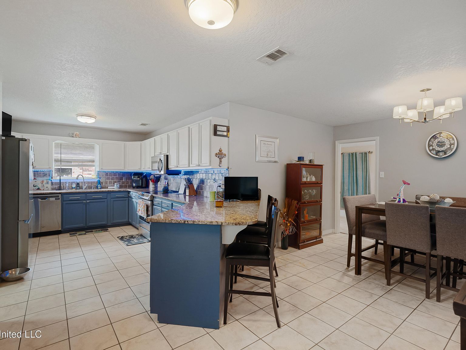 3425 Beach View Dr Ocean Springs, MS 39564 | Single Family