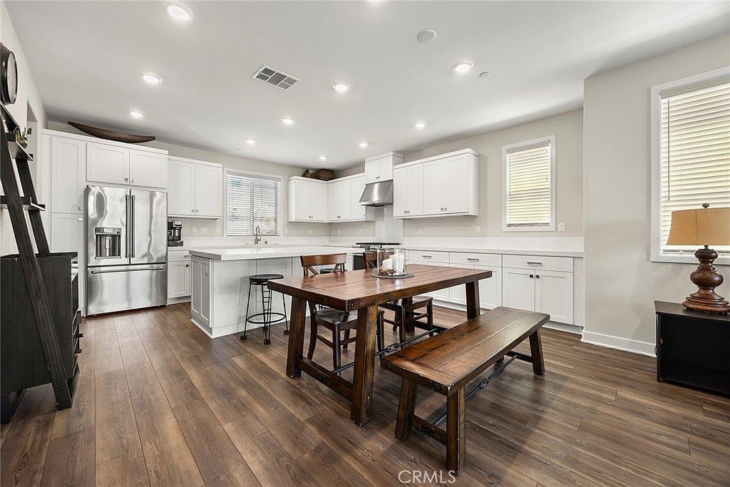 204 Keeper Irvine, CA 92618  | Condominium