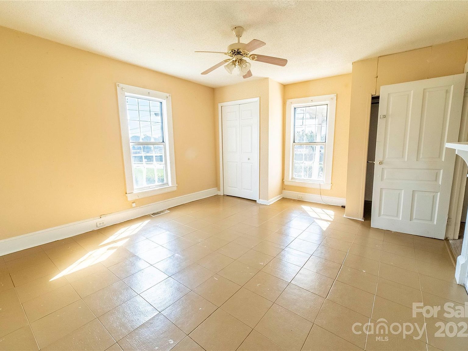 345 14th Ave NE Hickory, NC 28601  | Single Family