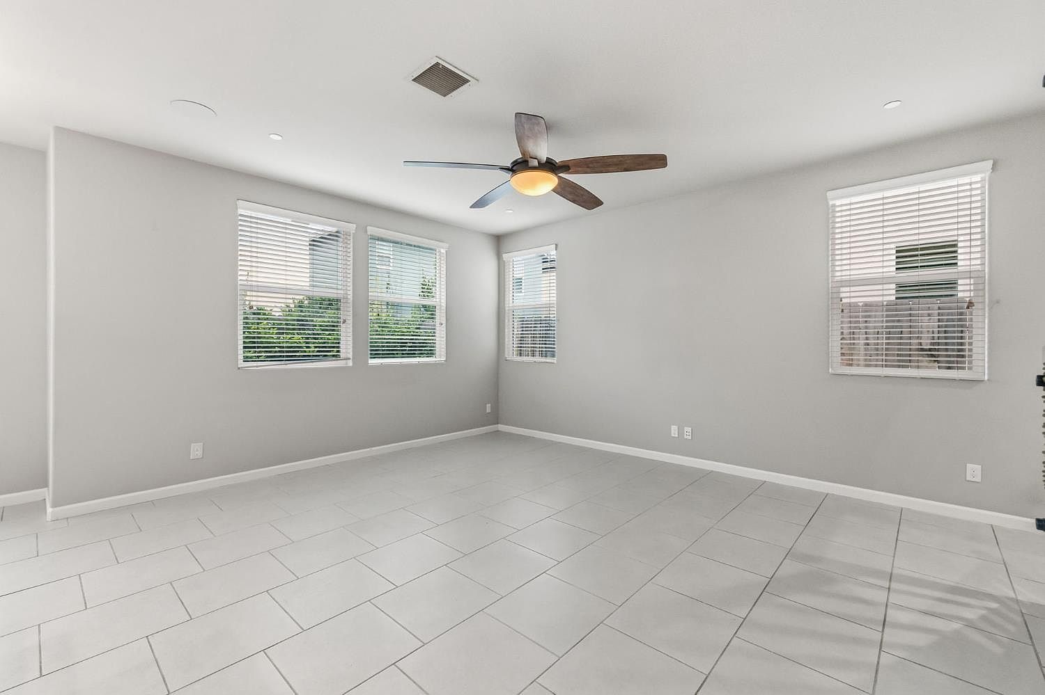 1568 Lambourn Way Clovis, CA 93619  | Single Family