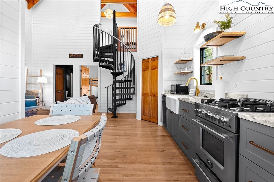 68 Bear Den Mountain Dr Spruce Pine, NC 28777  | Single Family