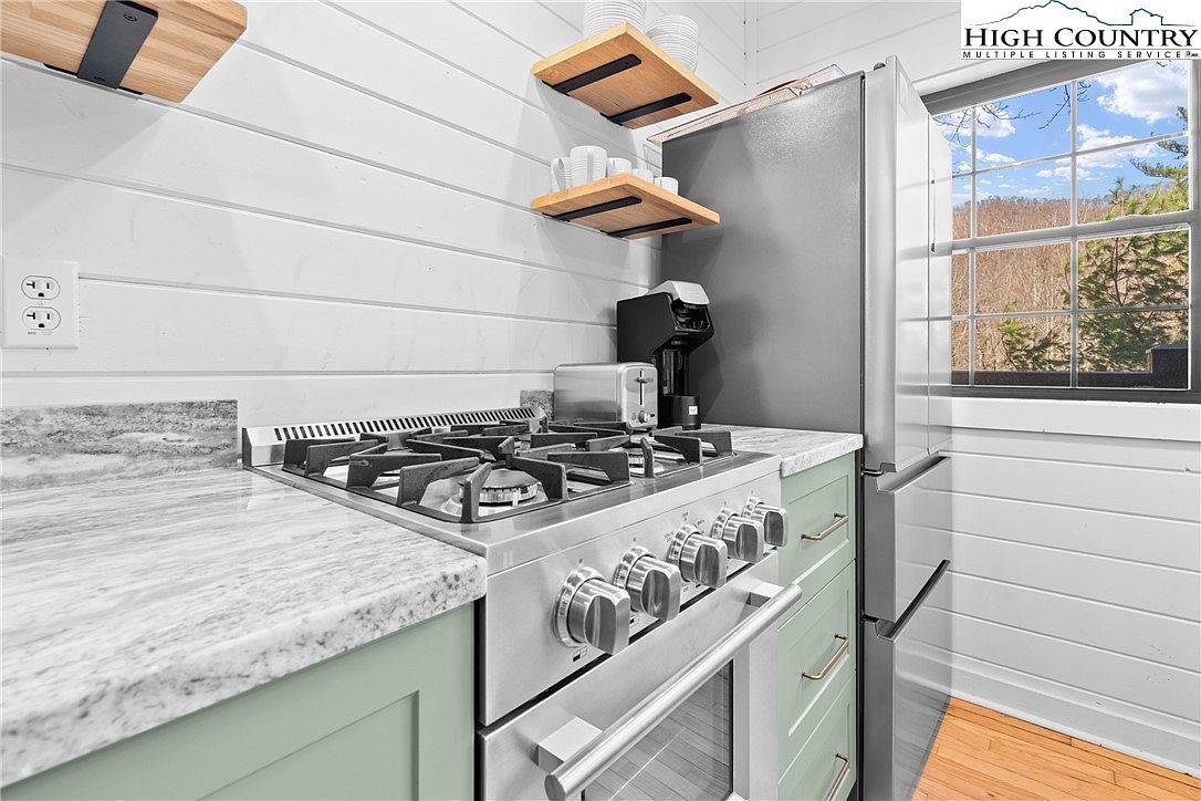 100 Bear Den Mountain View Dr Spruce Pine, NC 28777 | Single Family