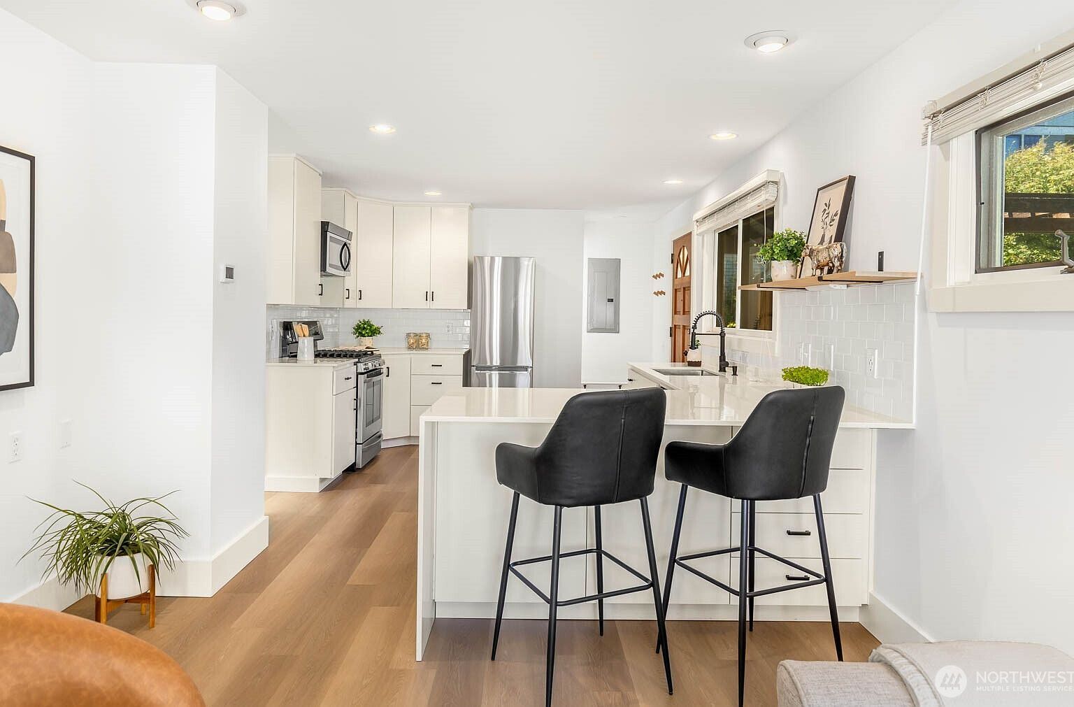 2423 3rd Ave W Seattle, WA 98119  | Condominium