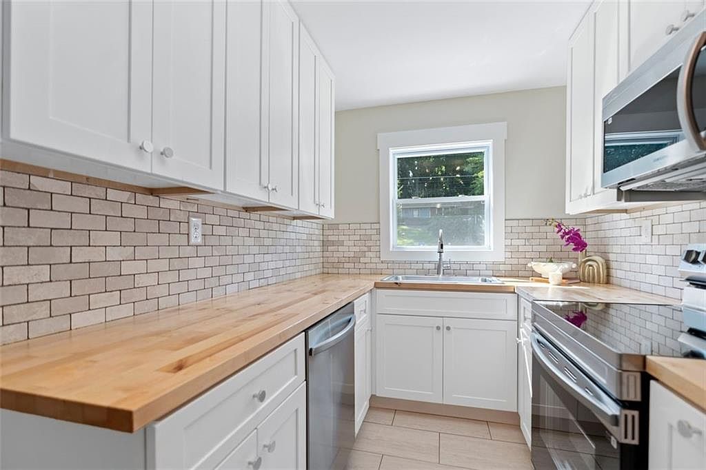 2483 Hunting Valley Dr Decatur, GA 30033 | Single Family