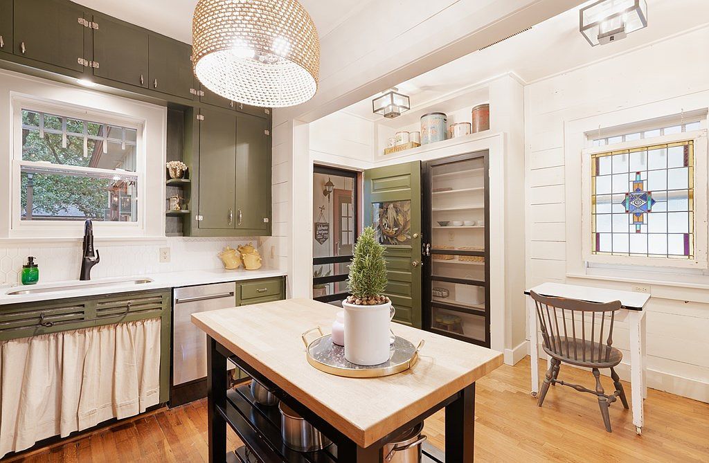 129 E Evergreen St Boerne, TX 78006  | Single Family