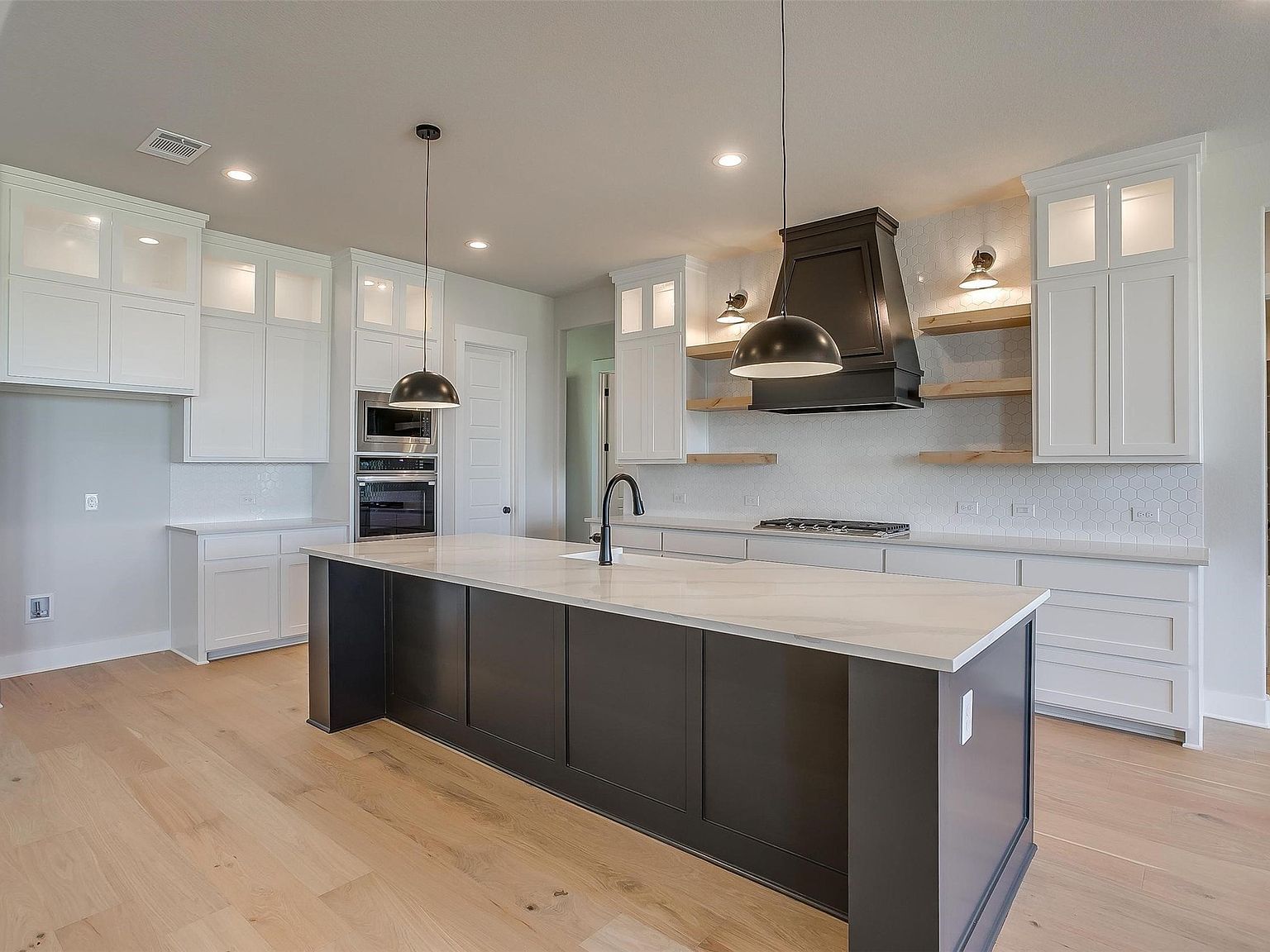 230 Everly Way Venus, TX 76084 | Single Family