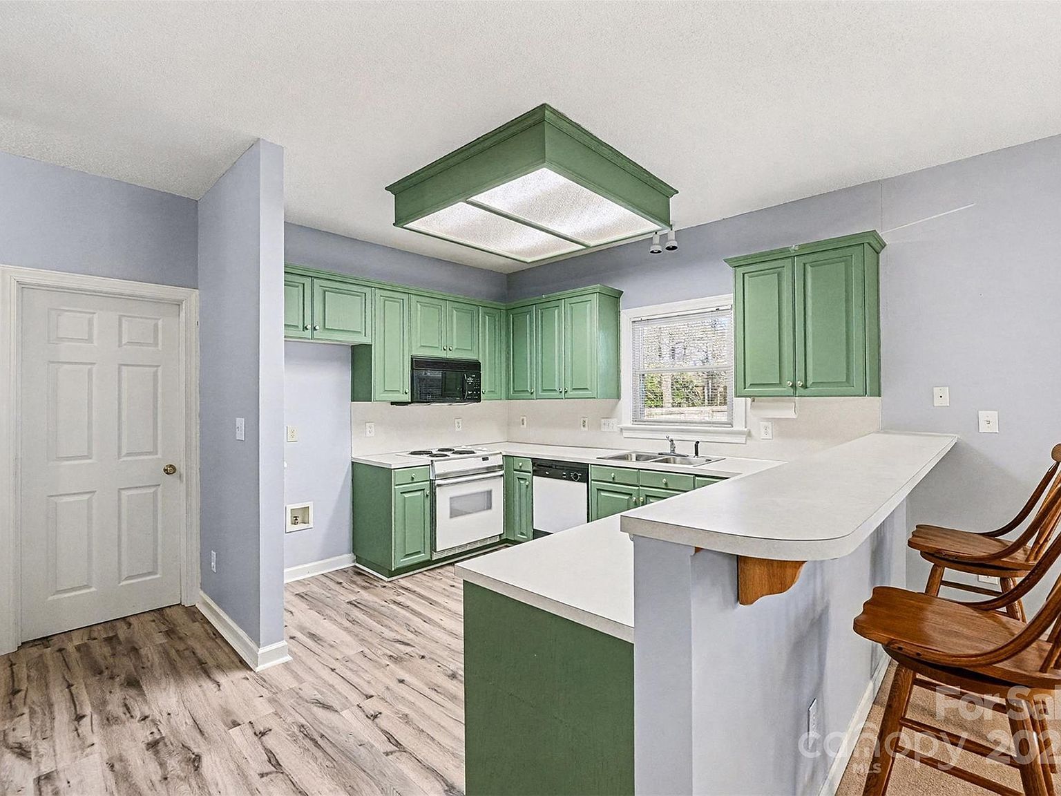 1915 Millbrook Ln Matthews, NC 28104 | Single Family