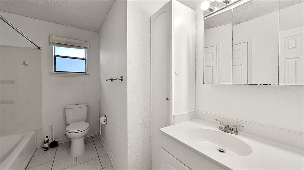 268 Sugarpine Dr Gretna, LA 70056 | Single Family