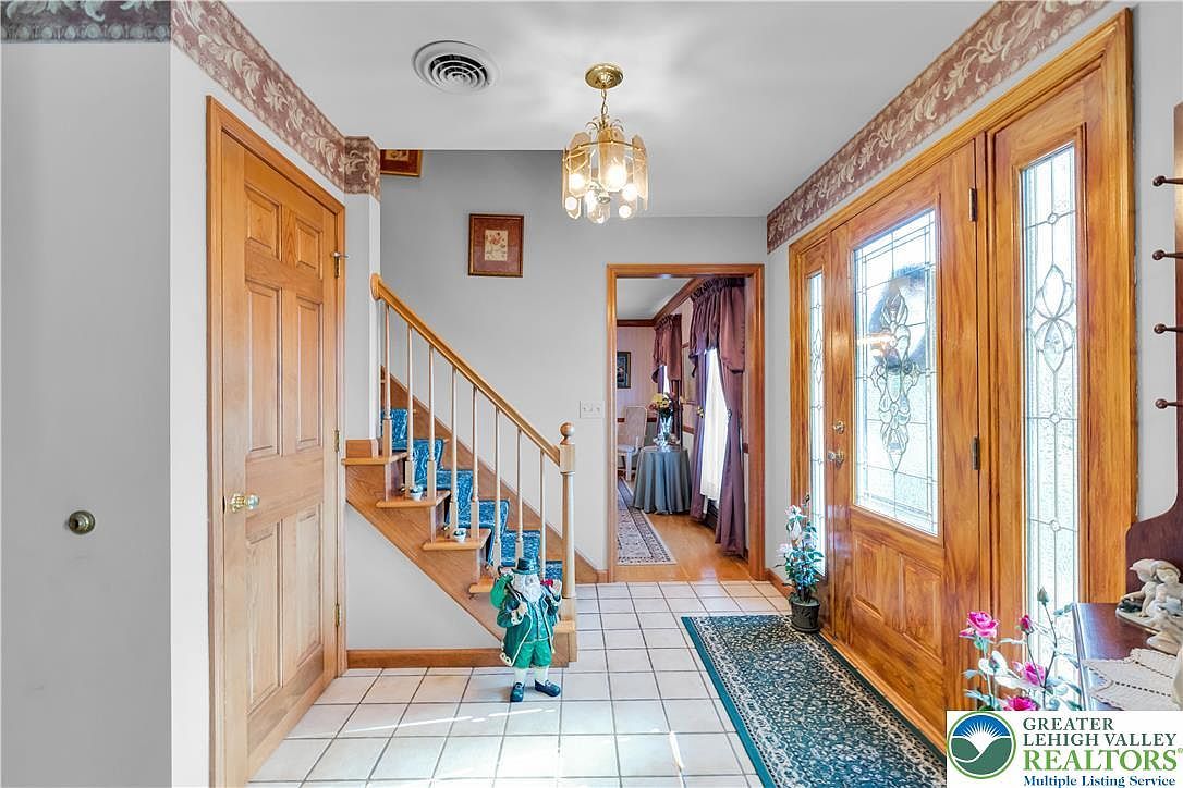 656 Daniels Rd Nazareth, PA 18064 | Single Family