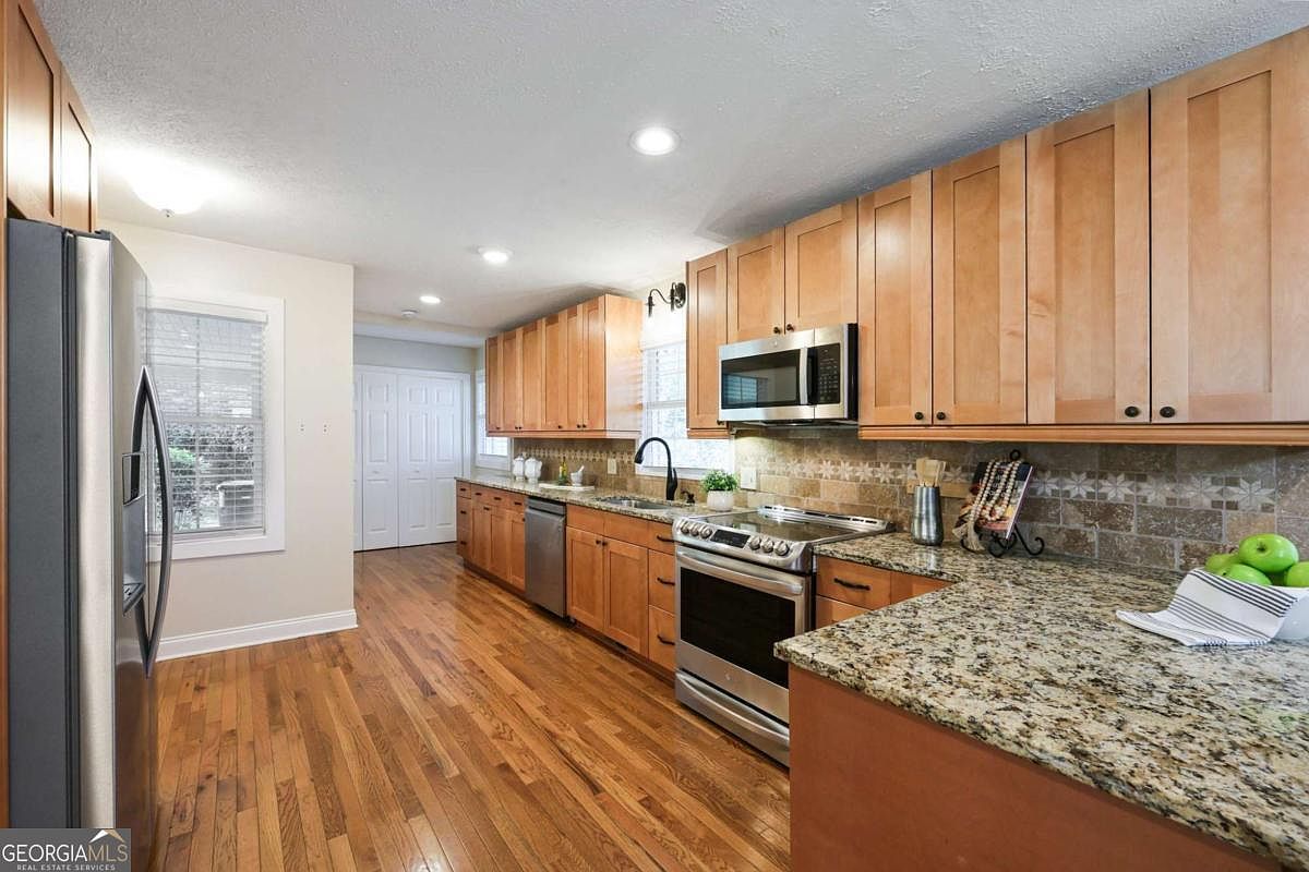 1505 Robinhood Trl Gainesville, GA 30501  | Single Family