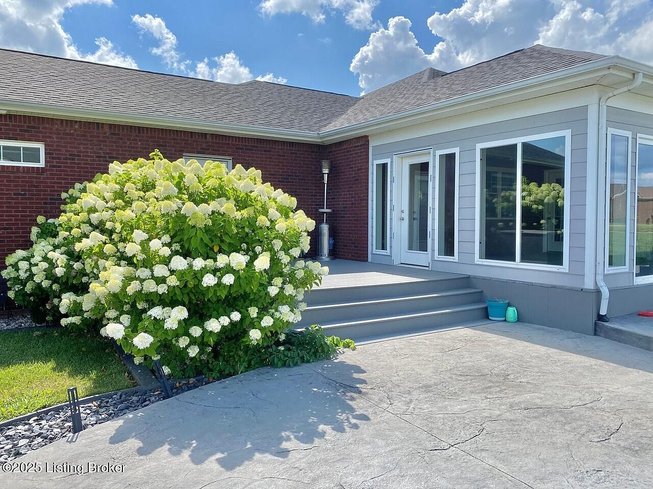 137 Charleston Way Elizabethtown, KY 42701  | Single Family