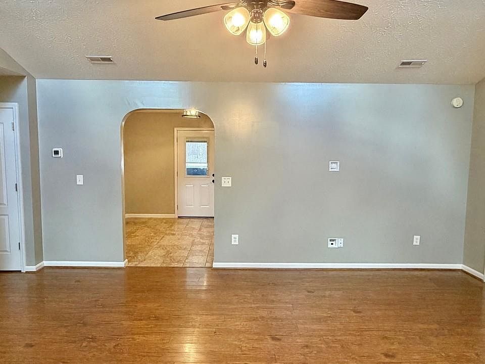 33 Daphne Ct Cecilia, KY 42724 | Single Family