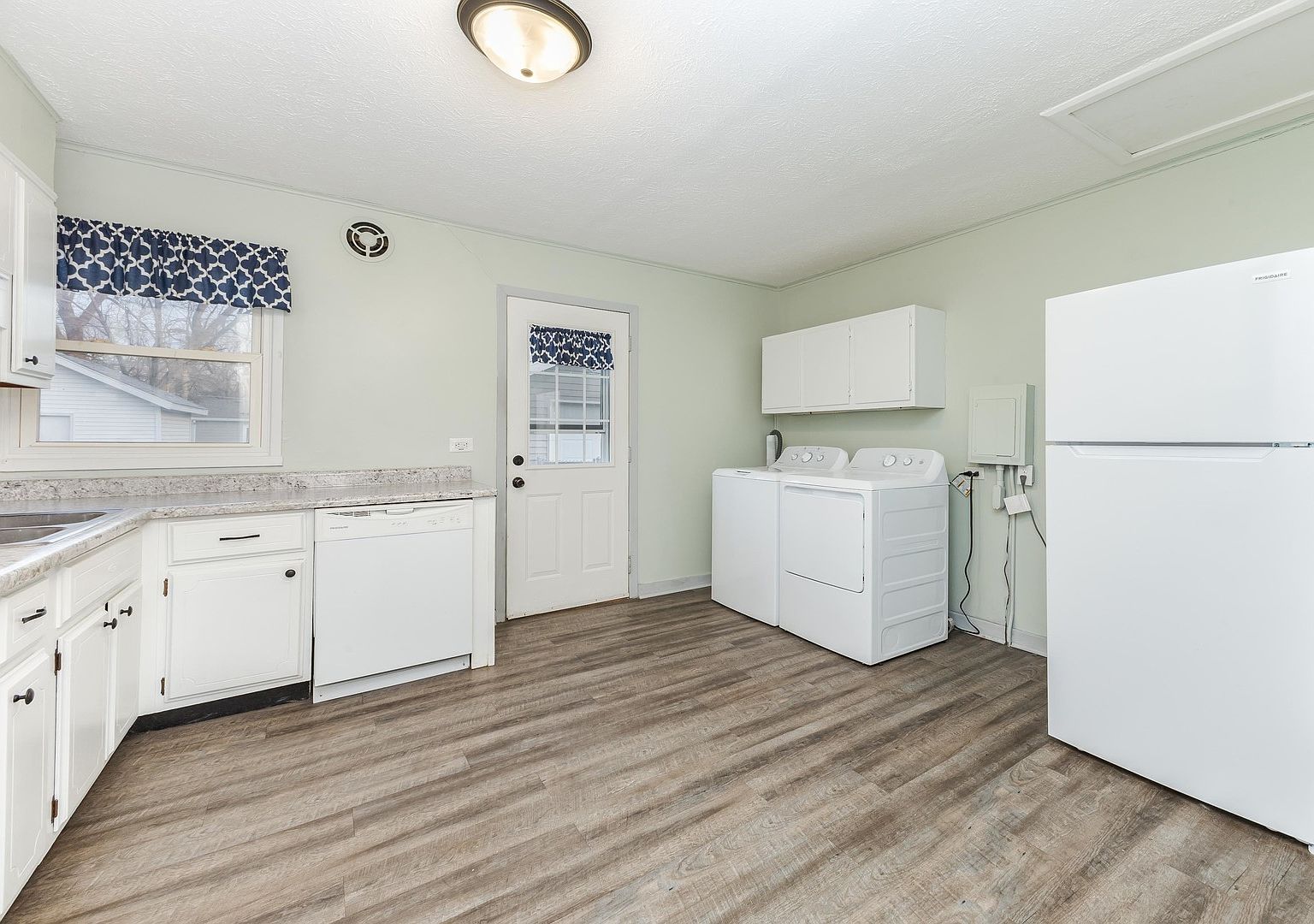 334 E Baker St Bloomington, IL 61701  | Single Family