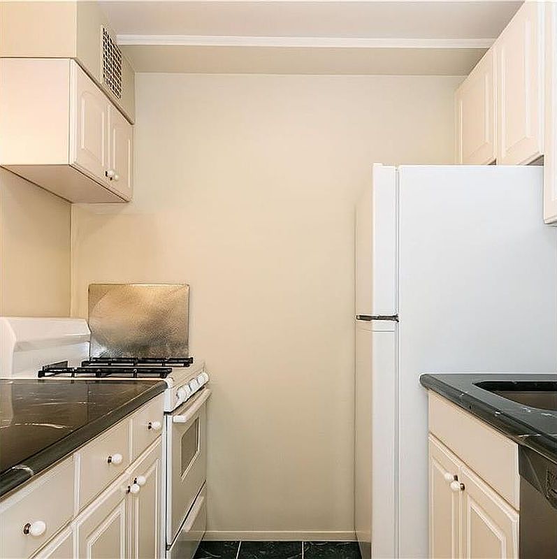 3171 Whitney Ave APT 1B Brooklyn, NY 11229 | Condominium