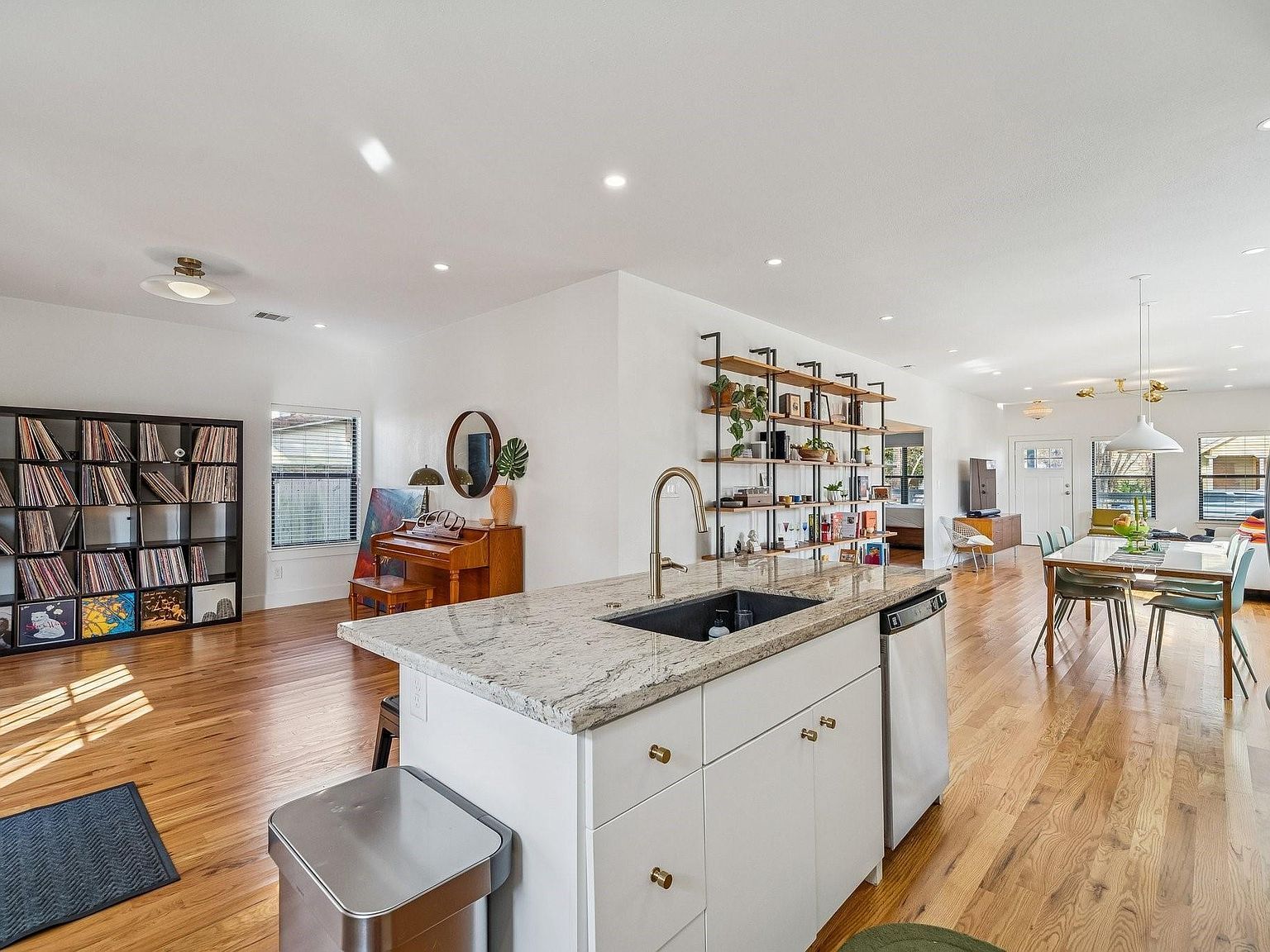 1915 Everett St Houston, TX 77009  | Single Family