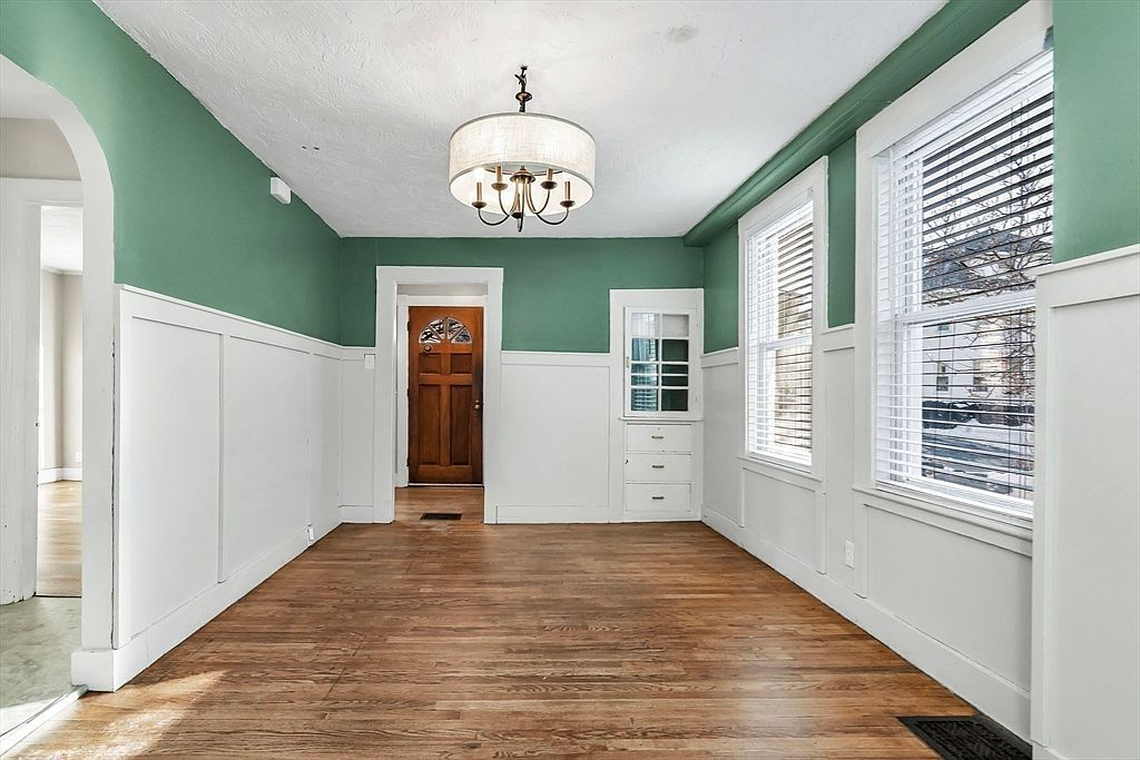 17 Pond St Beverly, MA 01915 | Single Family