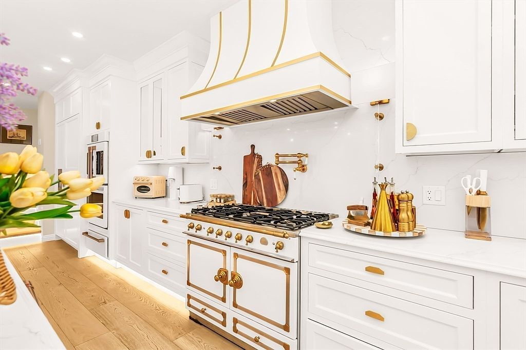 31 Boyles St Beverly, MA 01915  | Single Family