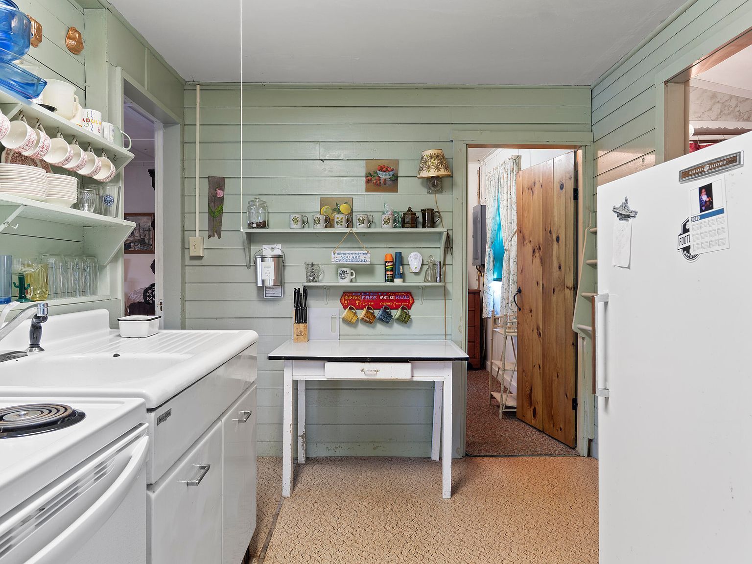 19 Riverside Ave Edgecomb, ME 04556  | Single Family