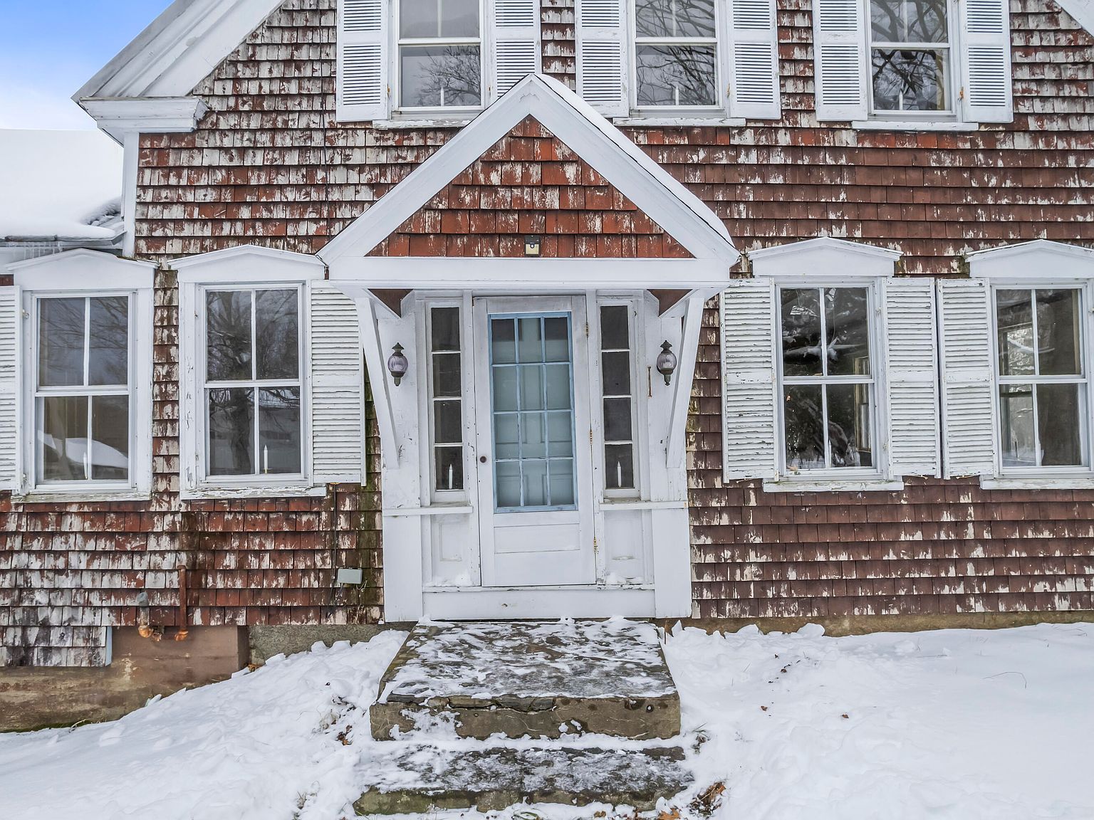 904 & 908 Lakeview Dr South China, ME 04358  | Single Family