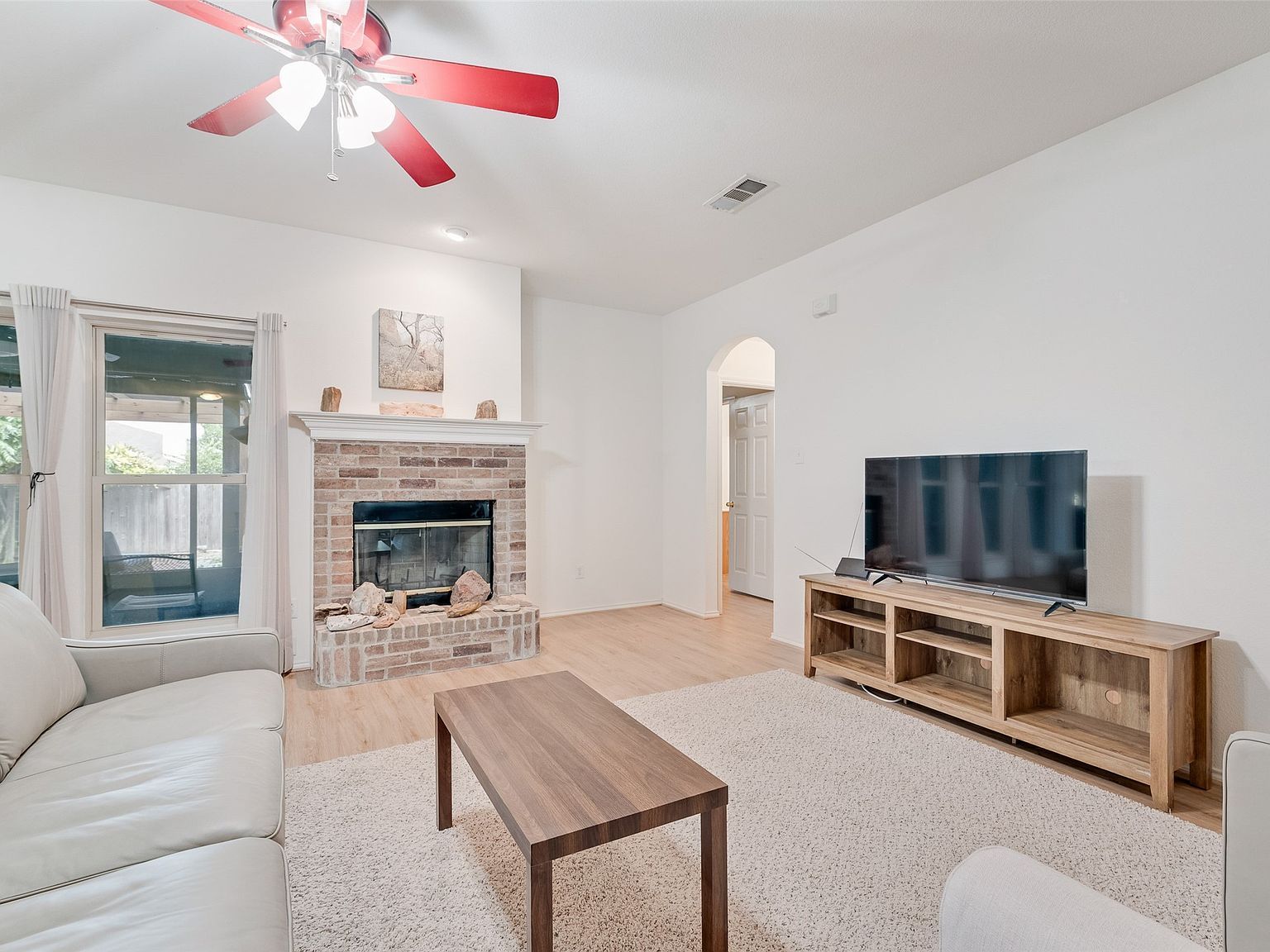 100 Jennings Dr Waxahachie, TX 75165  | Single Family