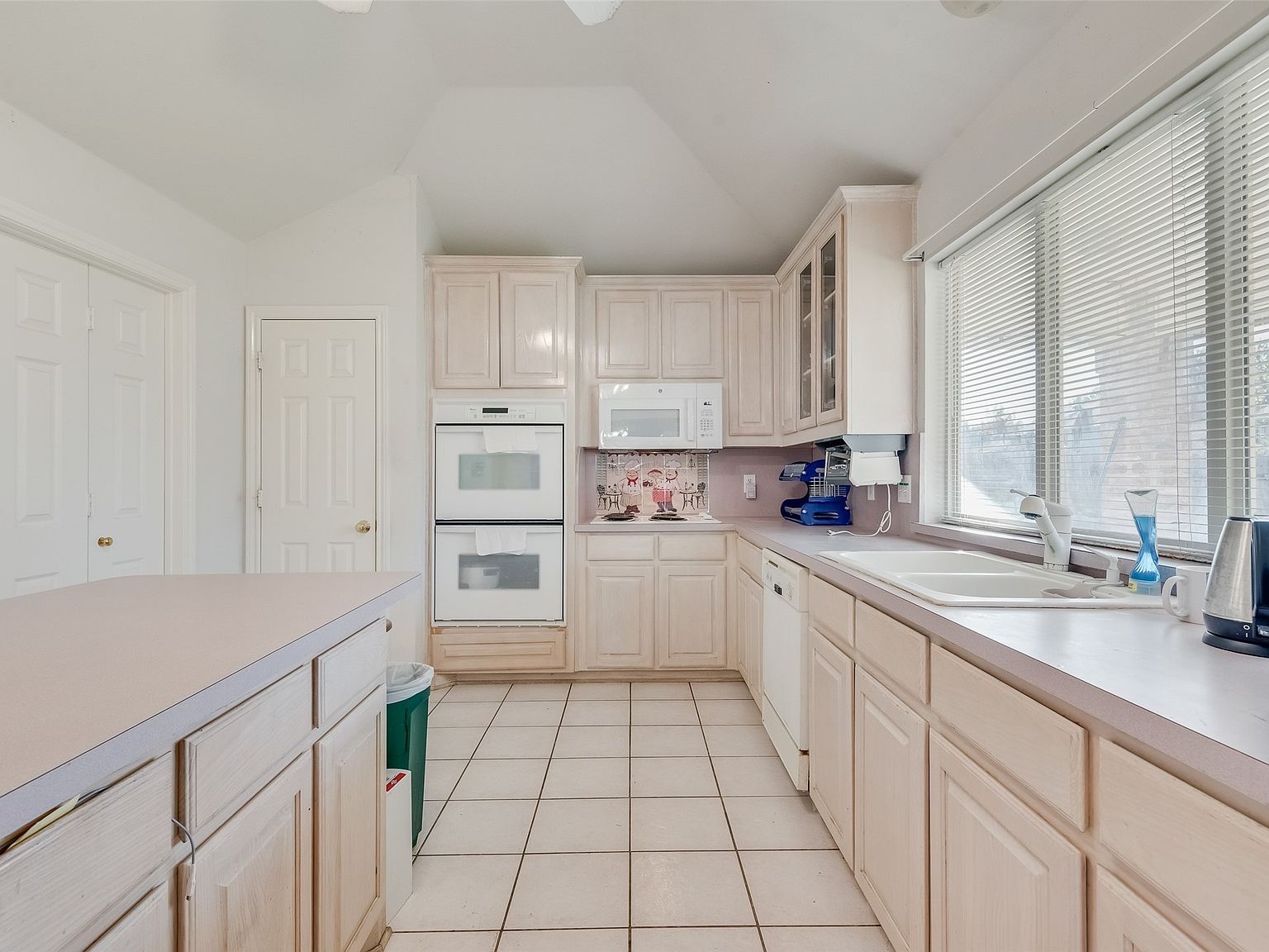 232 W Willow Creek Dr Glenn Heights, TX 75154  | Single Family