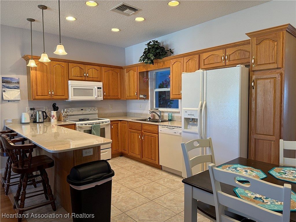 1298 Palm Ct Okeechobee, FL 34974  | Single Family