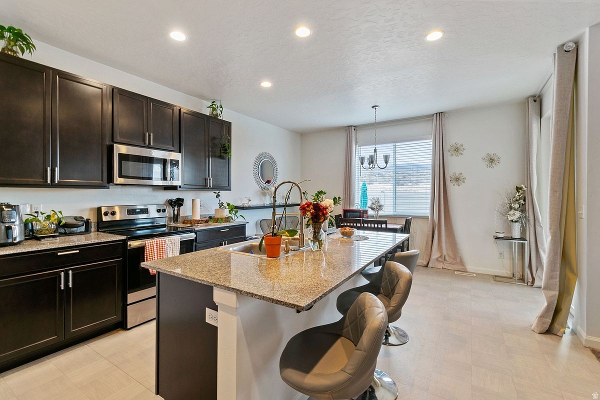 15186 S Maradona Dr Herriman, UT 84096  | Single Family