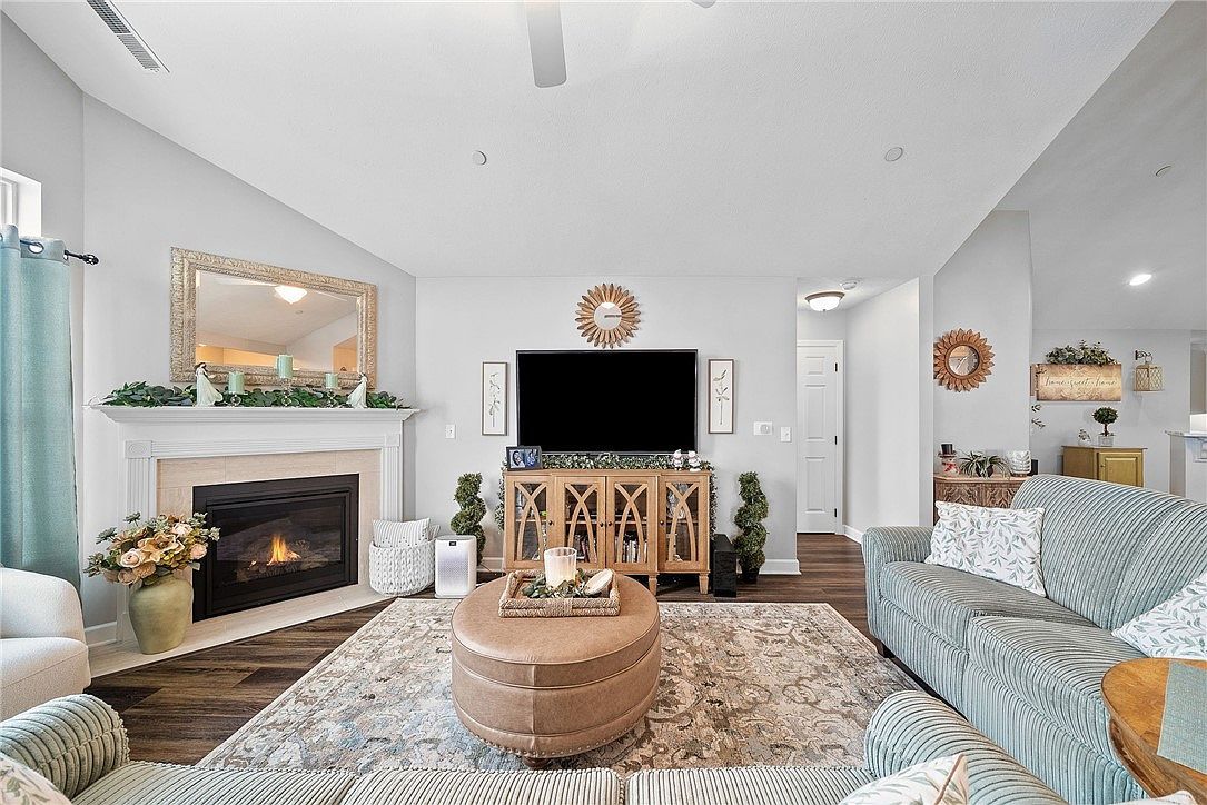 307 Spring Valley Dr Zelienople, PA 16063 | Condominium