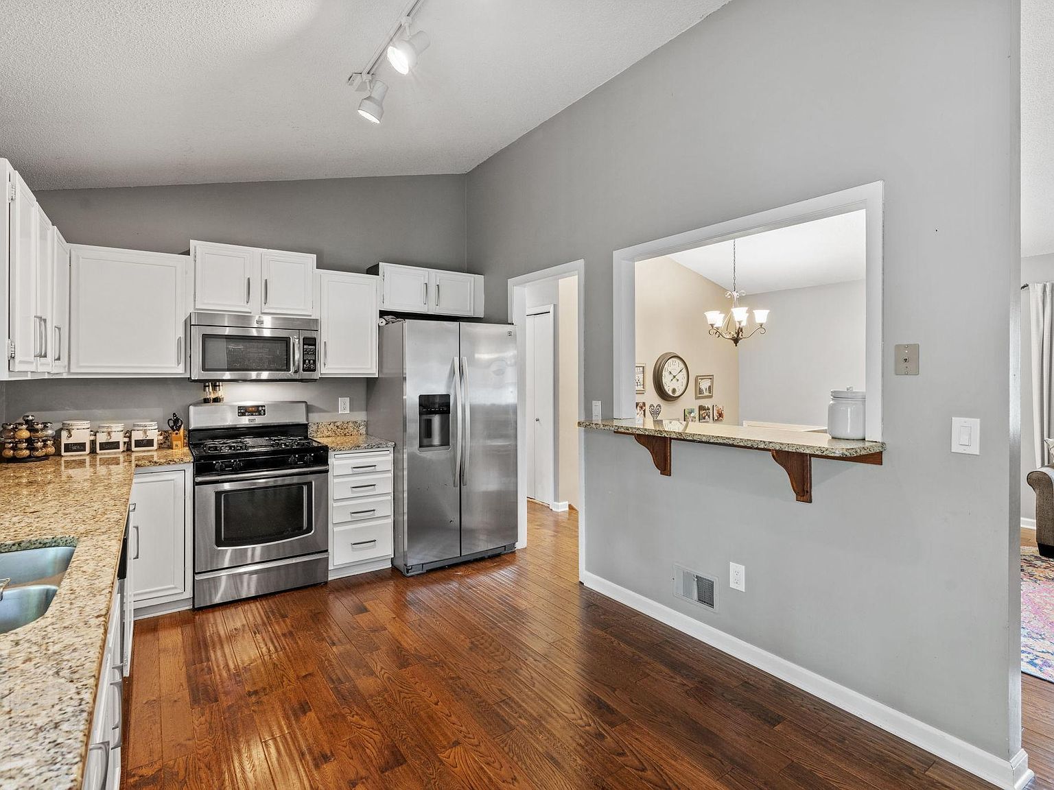 6871 Chaparral Ln Chanhassen, MN 55317  | Single Family