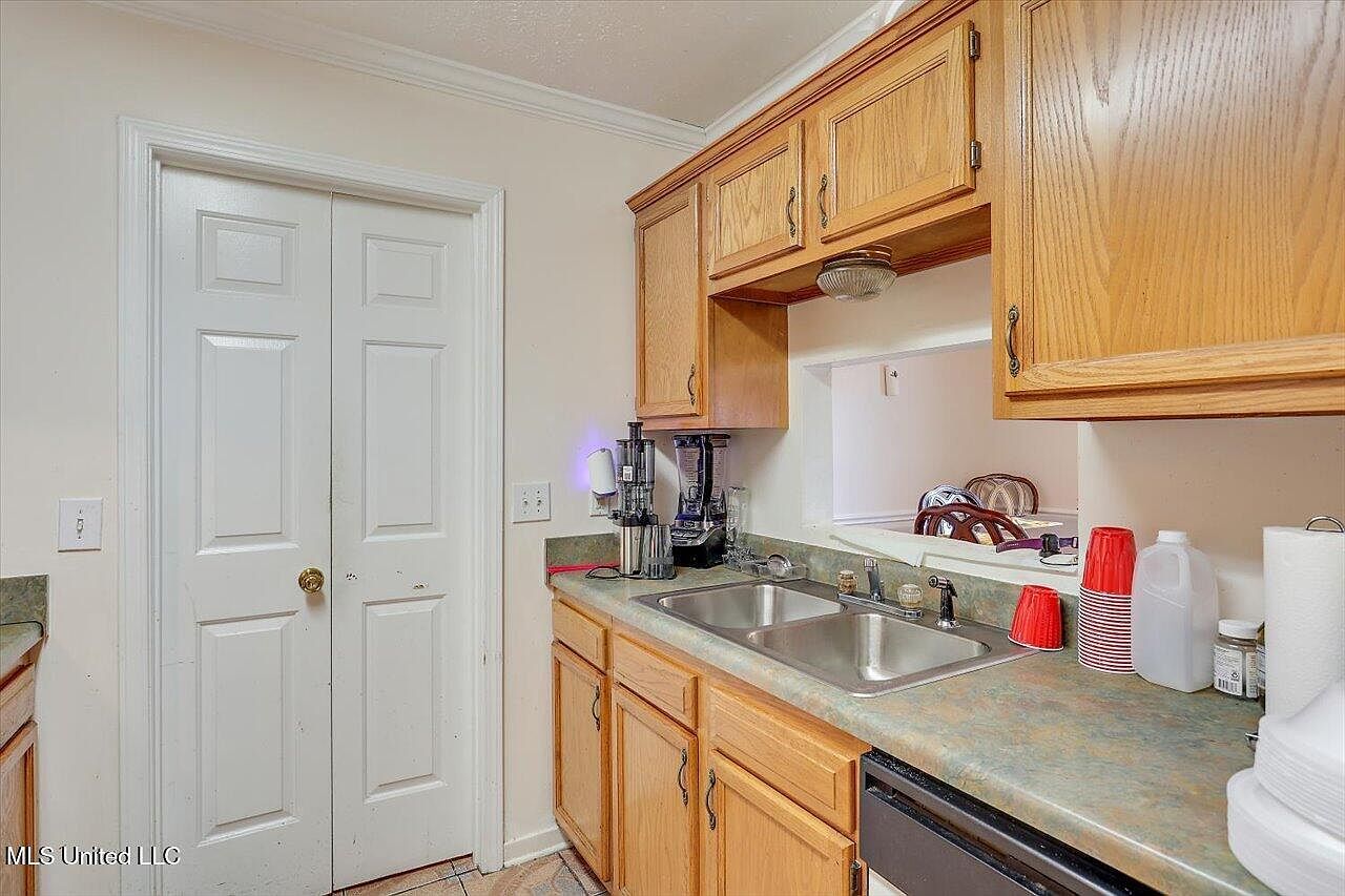 2120 Meagan Dr Byram, MS 39272  | Single Family