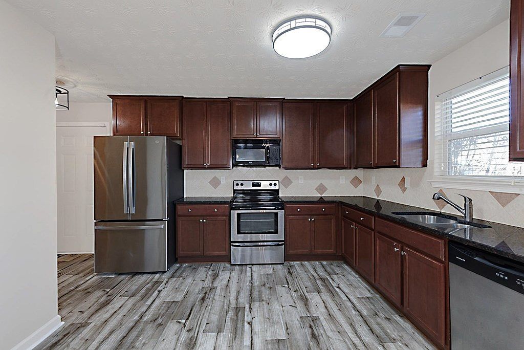 18 Memorial Dr Fort Mitchell, AL 36856 | Single Family