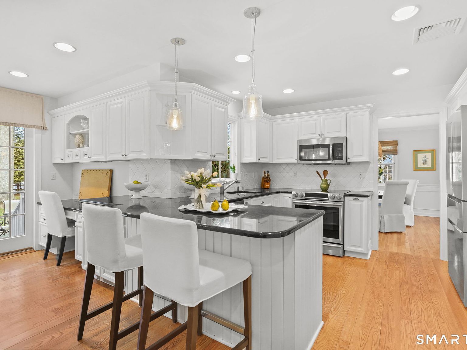 2 Red Rose Cir Darien, CT 06820  | Single Family