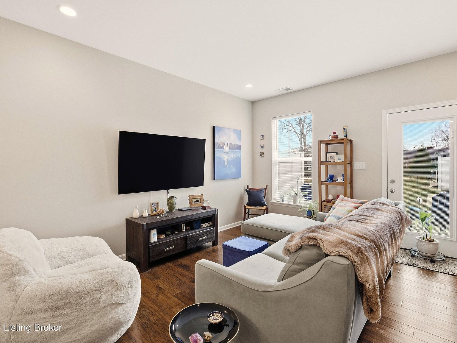 3018 Taylor Cove Dr Louisville, KY 40220  | Condominium