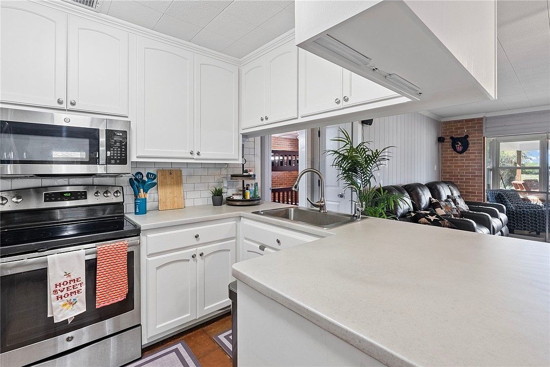 180 Freeman Cir George West, TX 78022 | Single Family