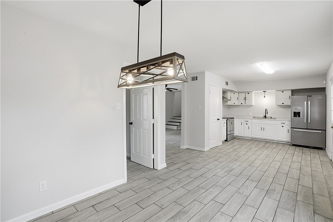 807 NE Frontage Rd Beeville, TX 78102 | Single Family