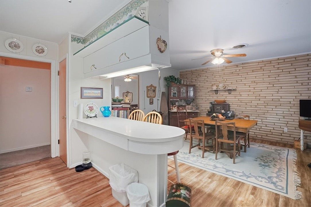 1000 Austin St George West, TX 78022  | Single Family