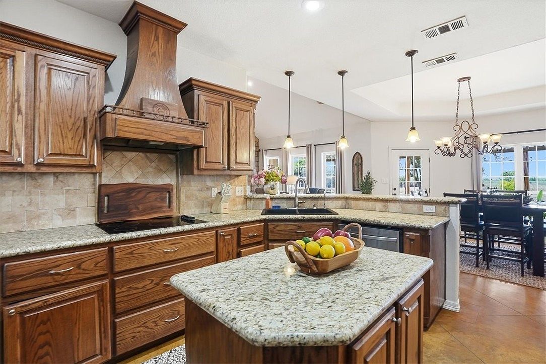 279 County Road 302 George West, TX 78022  | Single Family