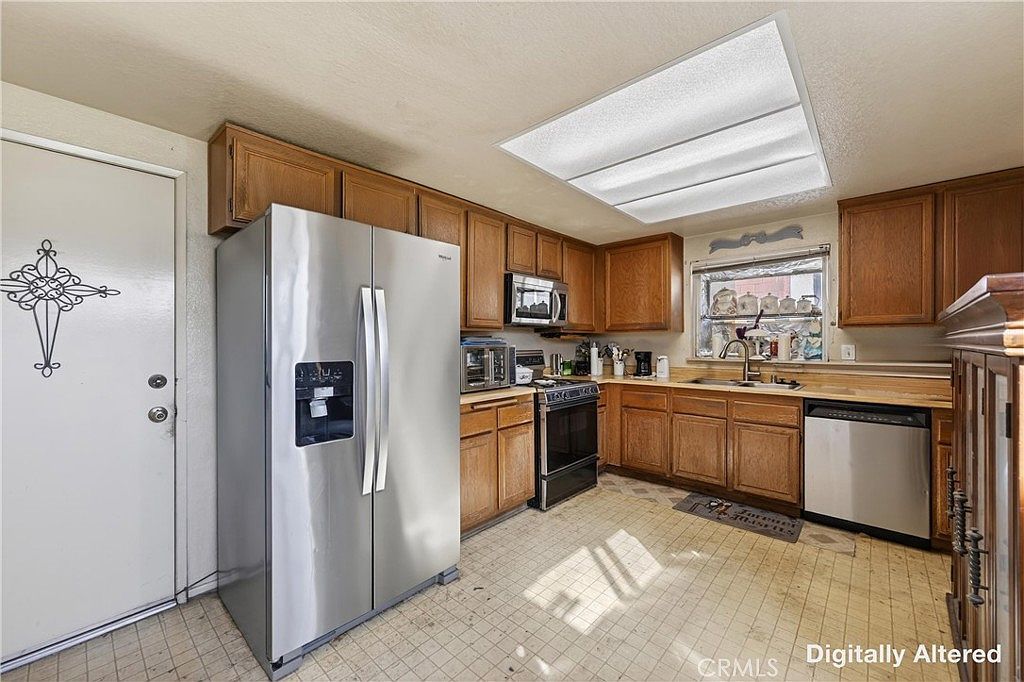 14015 Hillcrest Dr Fontana, CA 92337 | Single Family