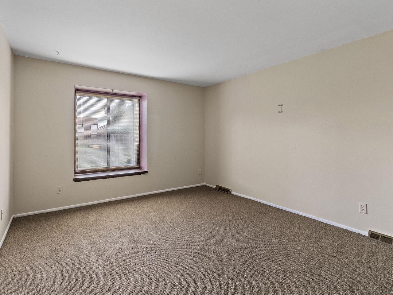 4129 W College Ave Franklin, WI 53132  | Condominium