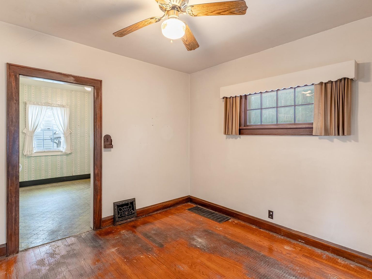 952 Bond St Green Bay, WI 54303  | Single Family