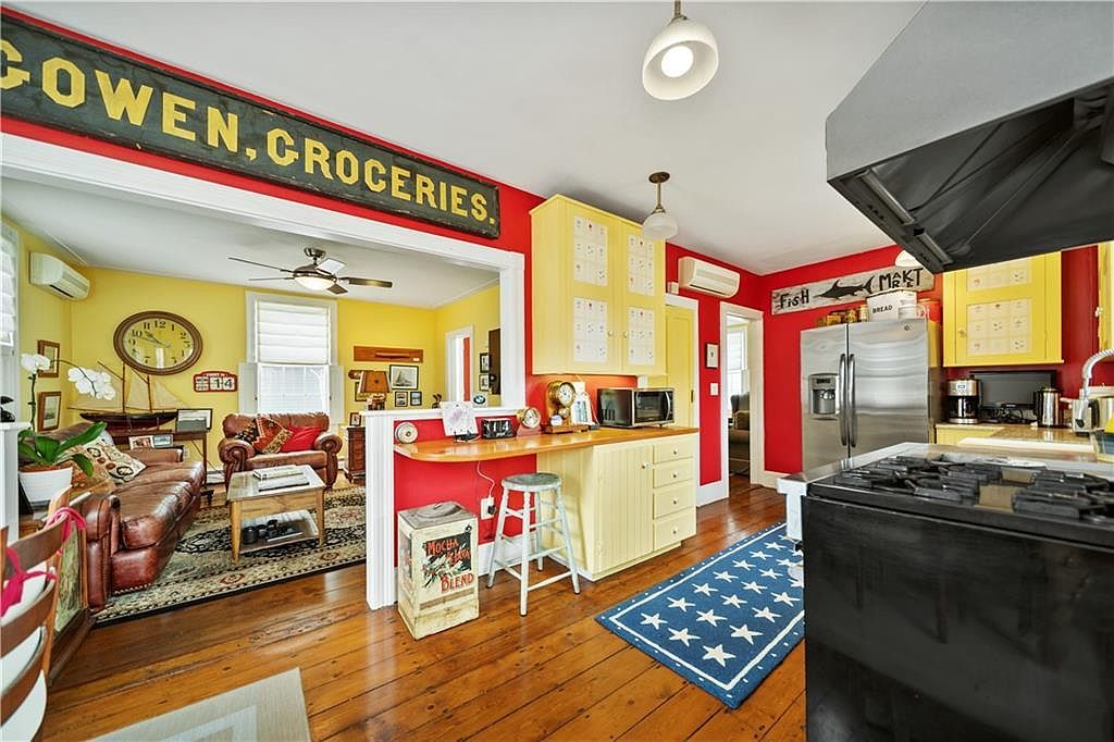 43 Poplar St Newport, RI 02840  | Single Family