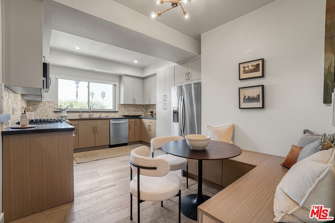 166 S Hayworth Ave APT 201 Los Angeles, CA 90048 | Condominium