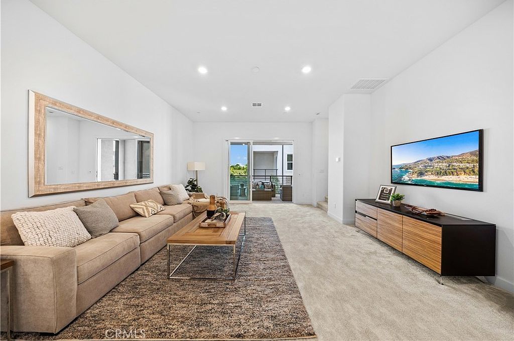 118 Abacus Irvine, CA 92618  | Condominium